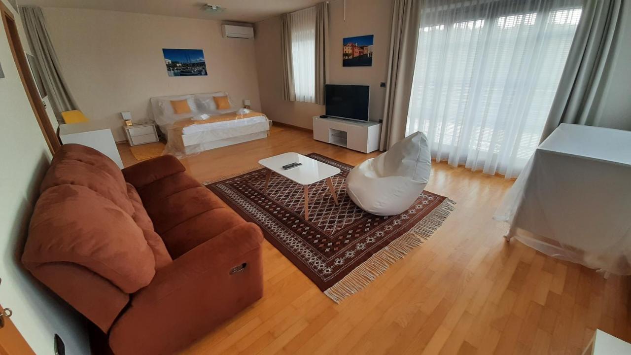 Relax Vila Kampel Koper Buitenkant foto